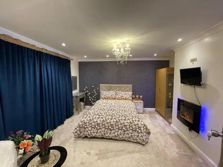 Beautiful Place To Live Near Heathrow Windsor Legoland & Free Parking Onsite Burnham  Eksteriør billede